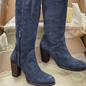 UGG women suede blue boots, hills, crocko accent top, US 8